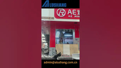 مزيج من اللونين يطابق تجربة أنيقة ومريحة تسعى لها محل حلاقة