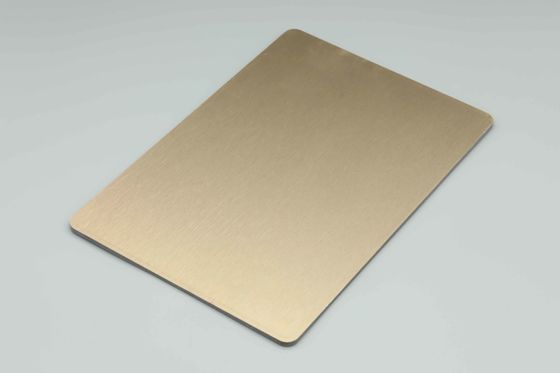 4MM 1.22 X 2.44m غطاء المنزل الفضة المفرشحة Acm HDPE لوحات مركبة في الهواء الطلق