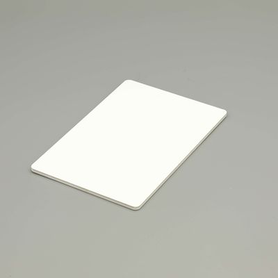 0.03mm إلى 0.6mm أبيض الحريق معدل الألومنيوم اللوحة المركبة السقف ACP صفيحة السقف