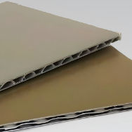 لوحة ألومنيوم مركبة ثلاثية الأبعاد لجدار معماري حديث للمهندسين المعماريين والمصممين الذين يسعون إلى إنشاء واجهات مباني ديناميكية وحديثة.